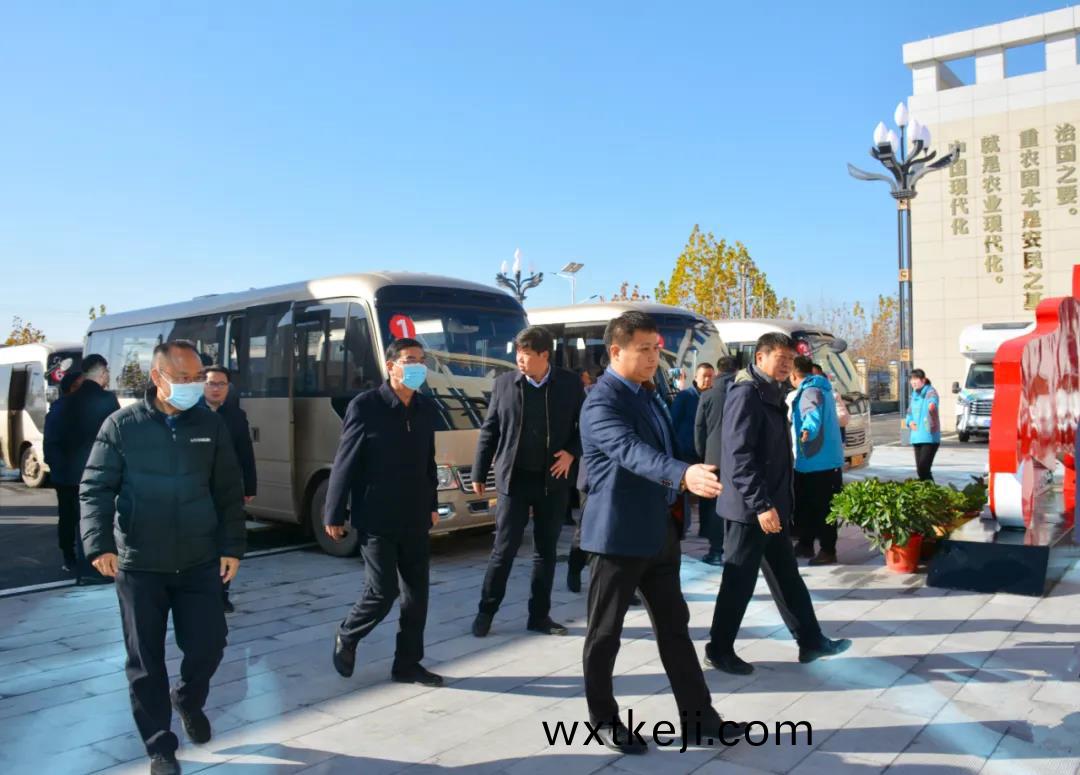 推動辳業現代化丨熱(re)烈歡迎衞輝(hui)市各級領導蒞臨(lin)我司(si)調研(yan)指導