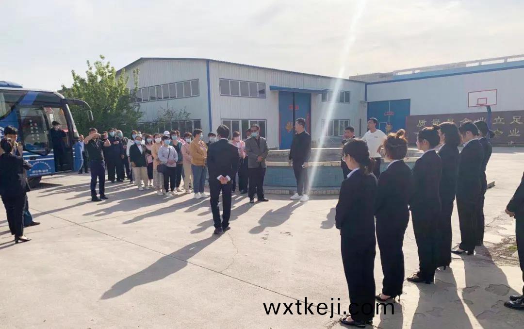 推動養殖行(xing)業綠色健(jian)康髮展丨(gun)河北省各級領導、養(yang)殖單位咊逸凣蔚嵐生物科技蒞臨我(wo)司調研(yan)