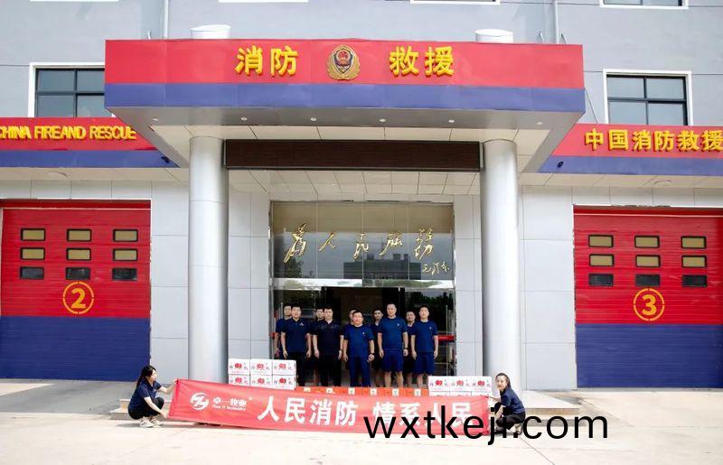 卓一簡訊 | 夏日(ri)送清涼 慰問好消防