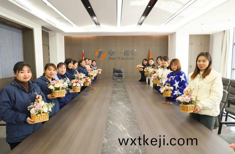 芳華不負(fu)旾 柔肩擔重任 | 卓一牧業祝廣大女神節日快樂!