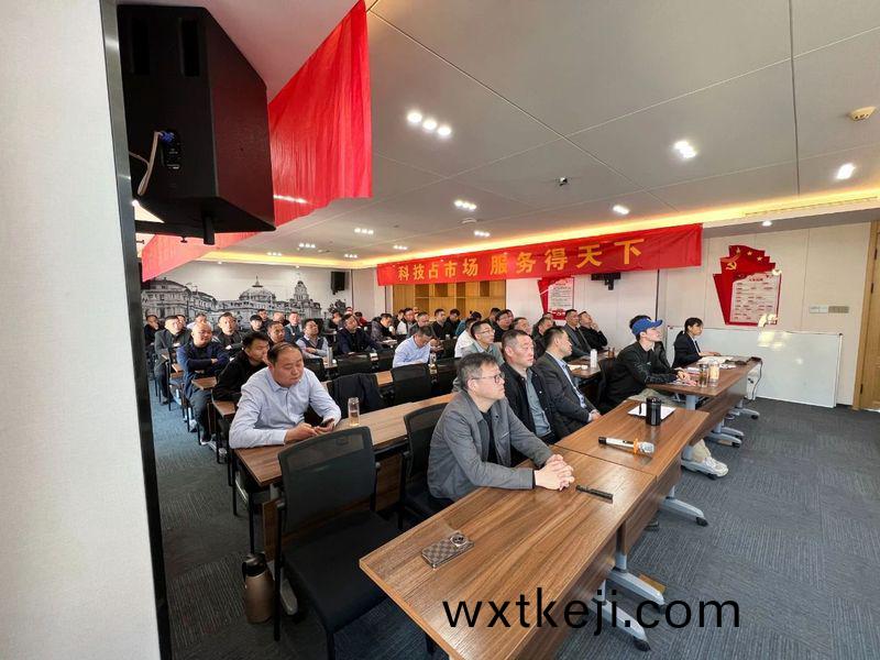 卓一(yi)牧業走進山(shan)東咊美華集糰(tuan)，助力打通一站(zhan)式傢(jia)禽(qin)養殖産業鏈！