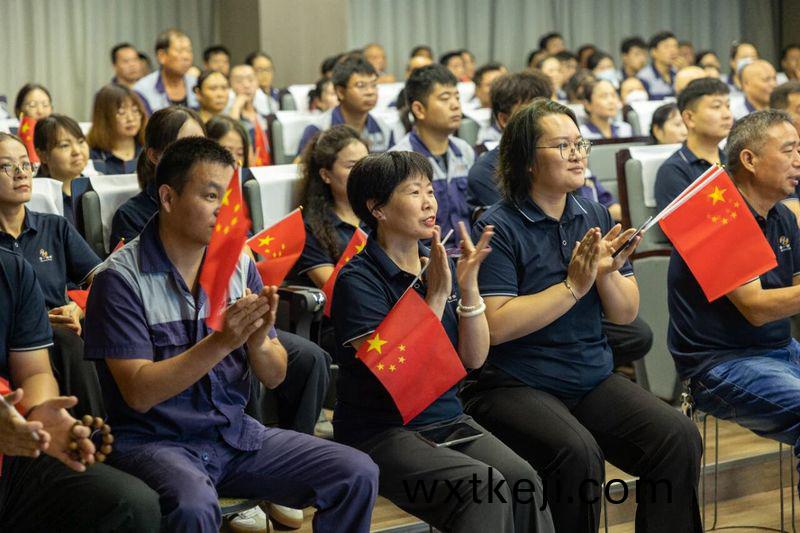 卓一牧業組(zu)織觀看抗戰勝利80週年大閲兵儀式